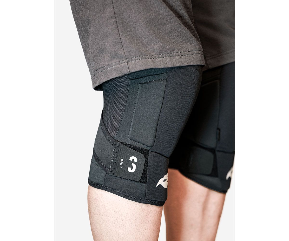 Bluegrass 3Straps Knee is a Level 2 Type B Certified MTB Kneepads for Trail, Enduro, DH and E-MTB featuring SAS-TEC Technology