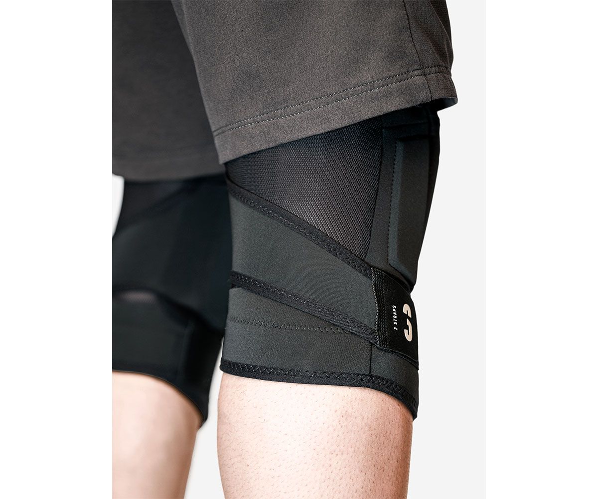 Bluegrass 3Straps Knee is a Level 2 Type B Certified MTB Kneepads for Trail, Enduro, DH and E-MTB featuring SAS-TEC Technology