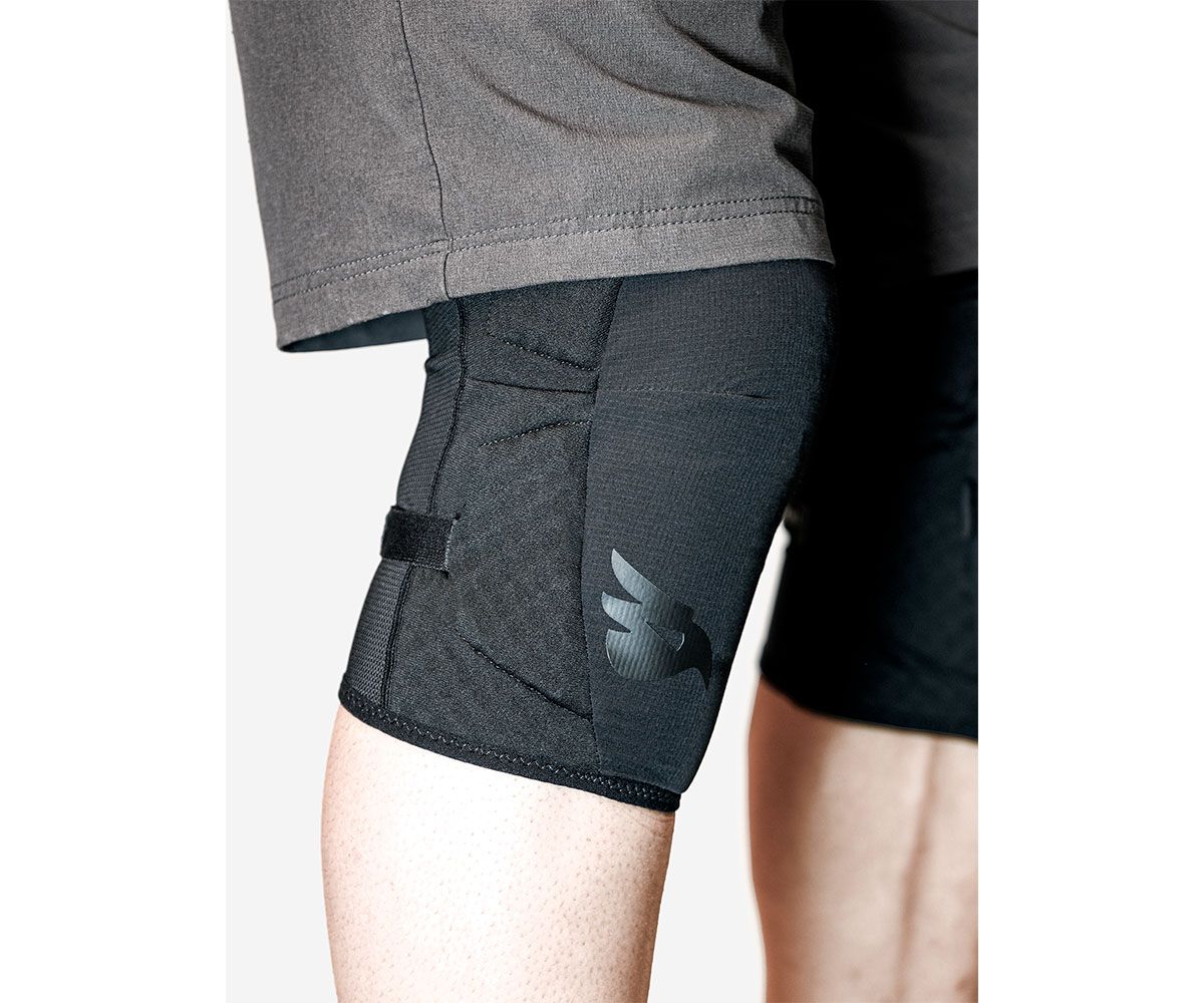 Bluegrass Arto Knee is a Level 2 Type B Certified MTB Kneepads for Trail, Enduro, DH and E-MTB featuring SAS-TEC Technology