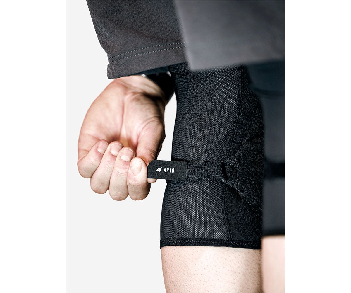 Bluegrass Arto Knee is a Level 2 Type B Certified MTB Kneepads for Trail, Enduro, DH and E-MTB featuring SAS-TEC Technology