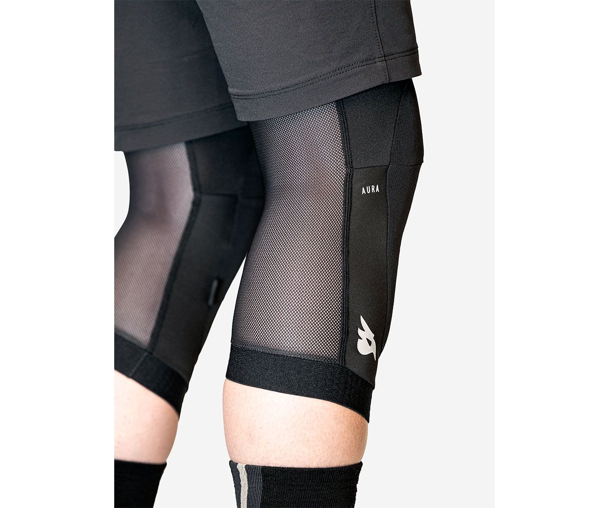 Bluegrass Aura Knee is a Level 2 Type B MTB Kneepads for Trail and E-MTB featuring SAS-TEC Technology